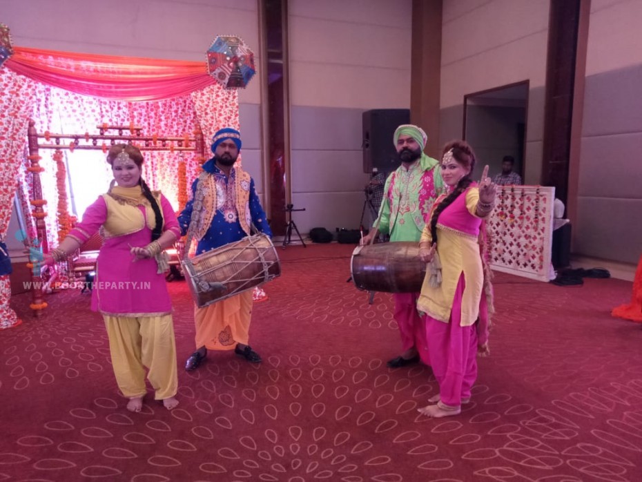 Punjabi Bhangra Dancers