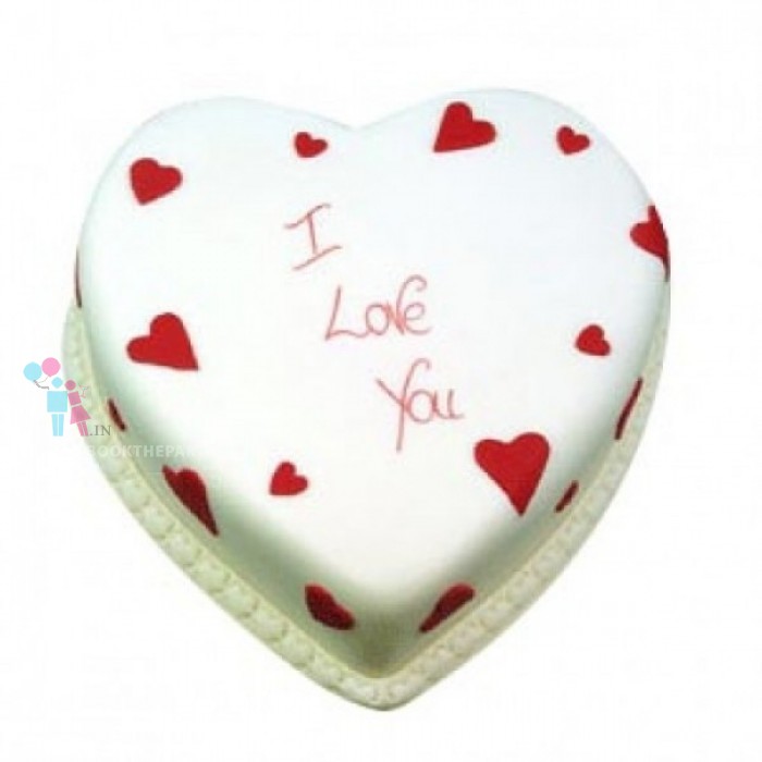 1 Kg Heart Shape Vanilla Cake