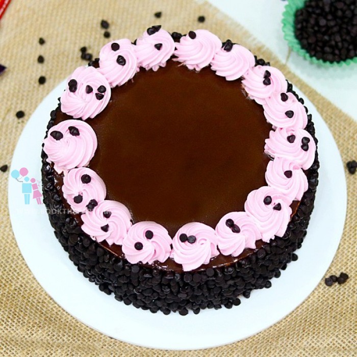 Creamy Chocolate Chip Cake