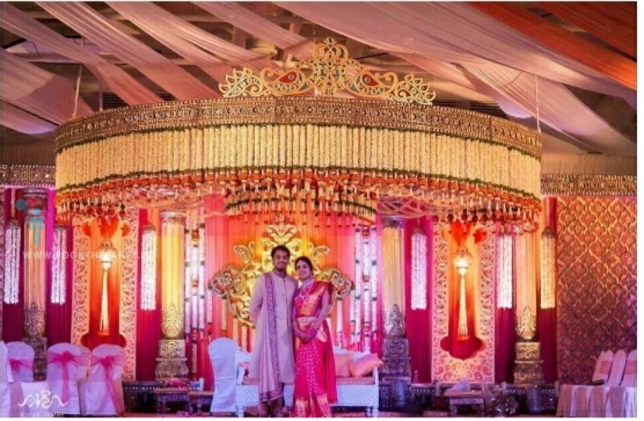 Round Mandapam with Crown 