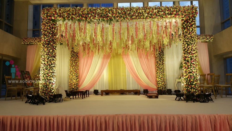 Box Mandapam With Flower Border