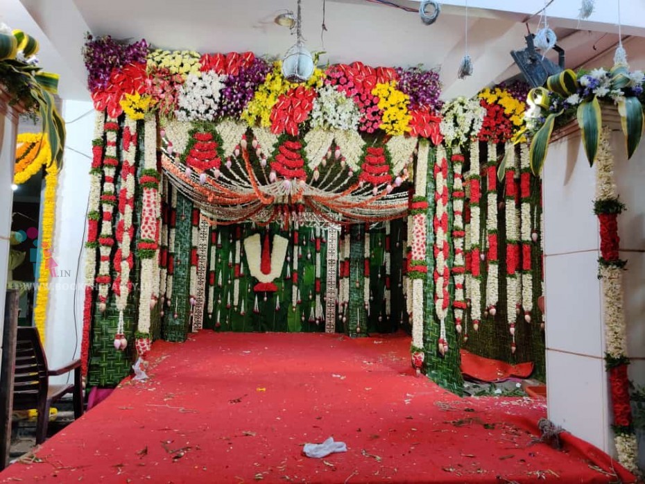 Banana Leaves Backdrop with Coconut Leaves Mat Pillars Mandapam 