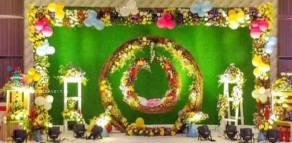 Artificial Green Mat With Fancy Props Theme 