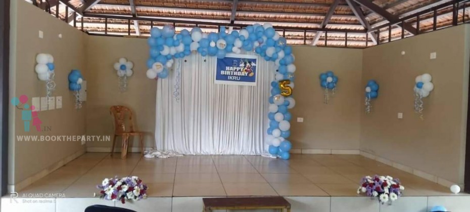 Blue and White Balloons Theme 