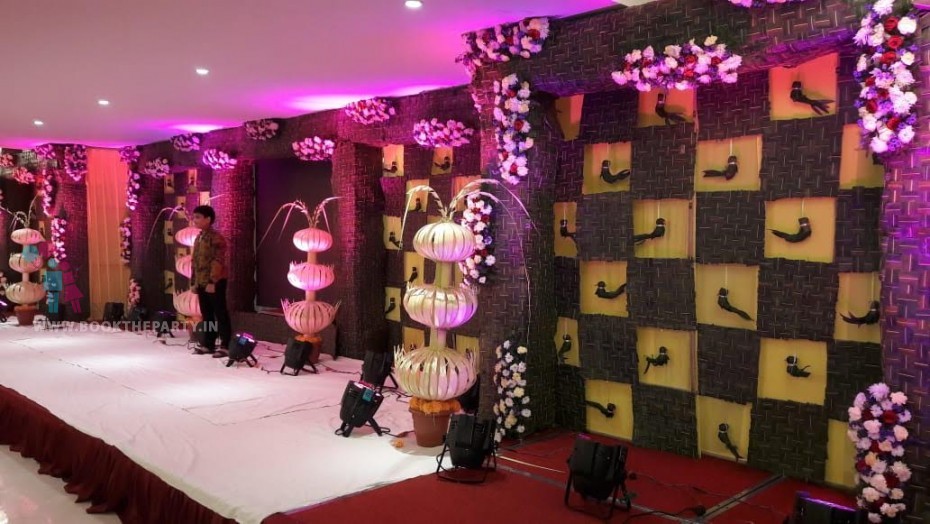 Coconut Mat with LED Wall 