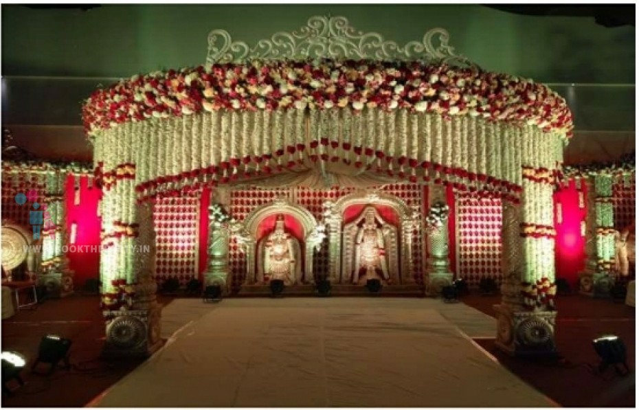 Crown Mandapam with Garlands 