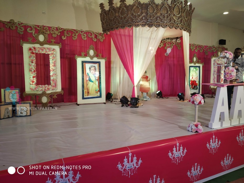 Crown Theme with Rani Pink Drapes 