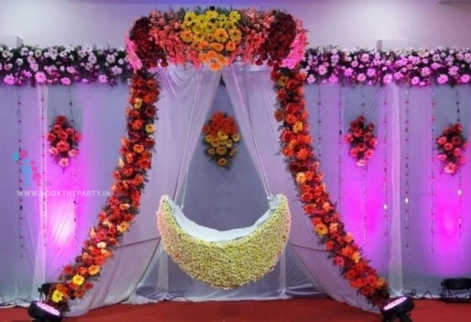Maharani Theme With Flower Pasting Cradle