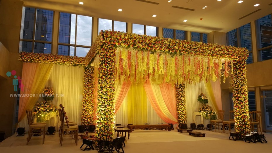 Box Mandapam With Flower Border