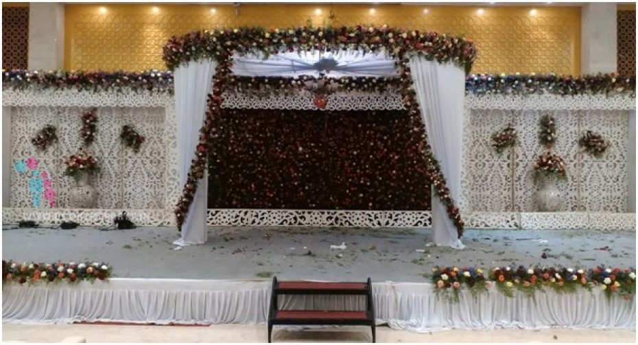 Round Mandapam with Flower Pasting and Fiber Panels 