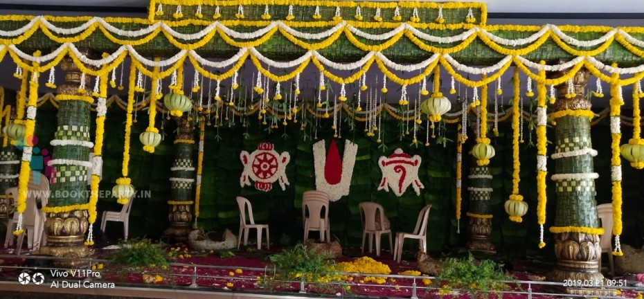 Marigold & Chamanthi Thoran with Coconut Mat Mandapam 