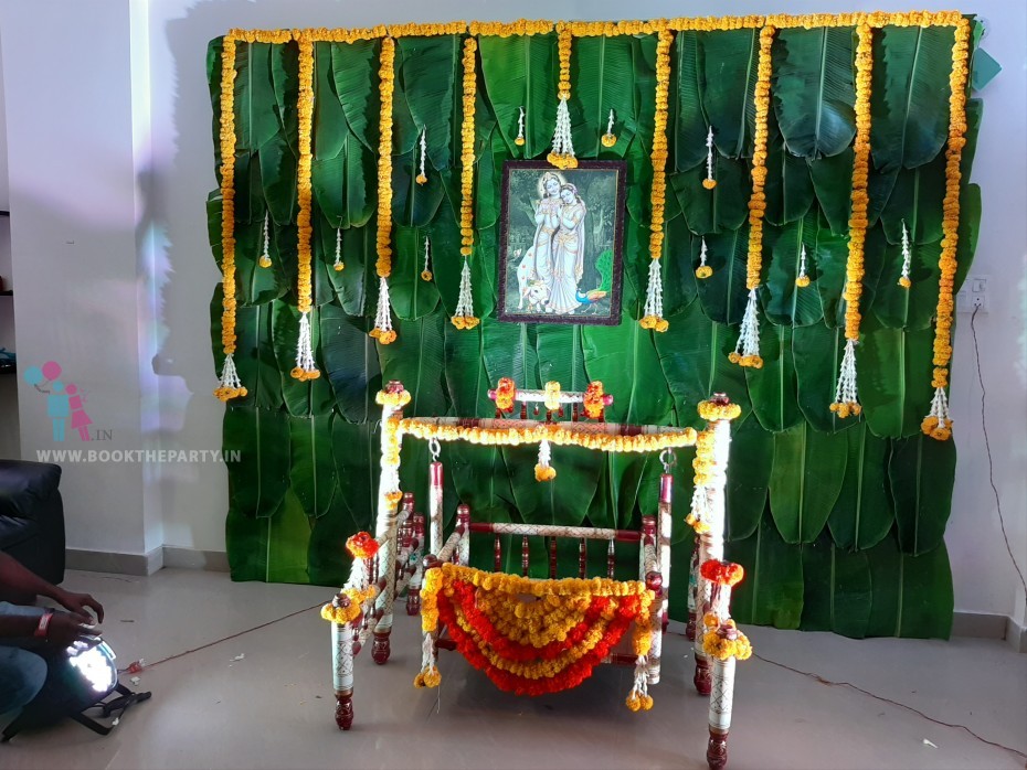 Banana Leaves with Cradle