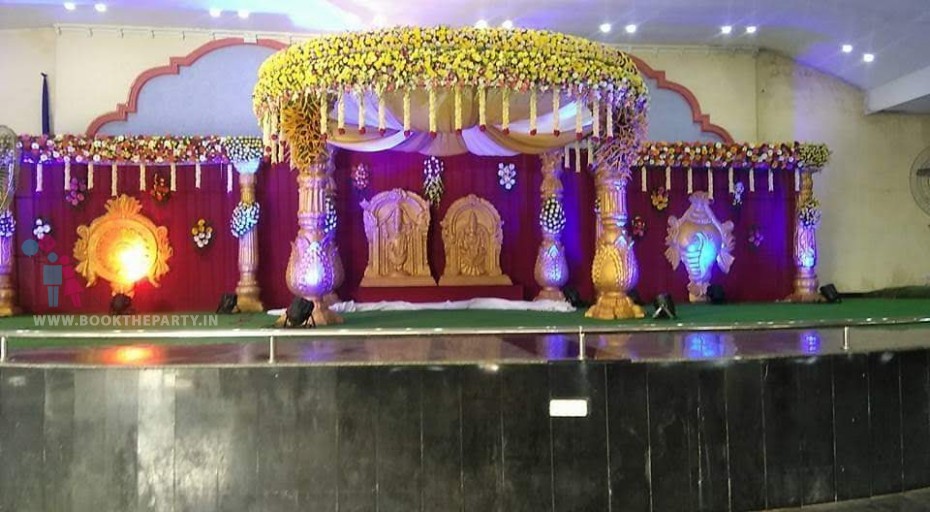 Maroon Drapes with Round Mandapam 