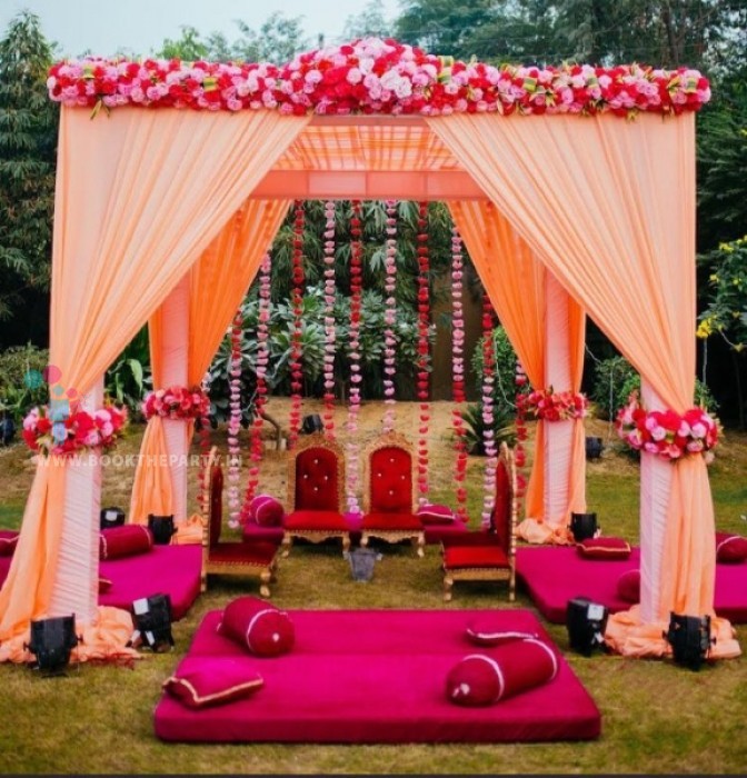 Box Mandapam with Artificial Flowers 