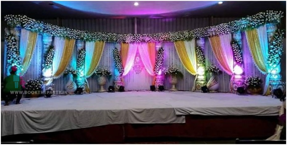 Curve Backdrop with Floral Decor 