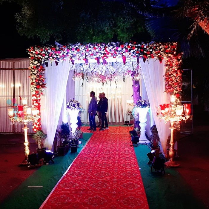 Curve Backdrop With Flower Pasting