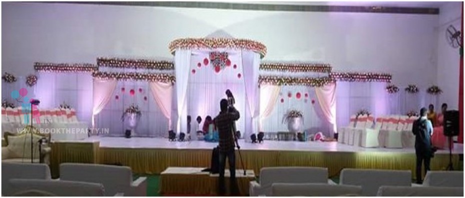 White Drapes with Round Structure Theme 
