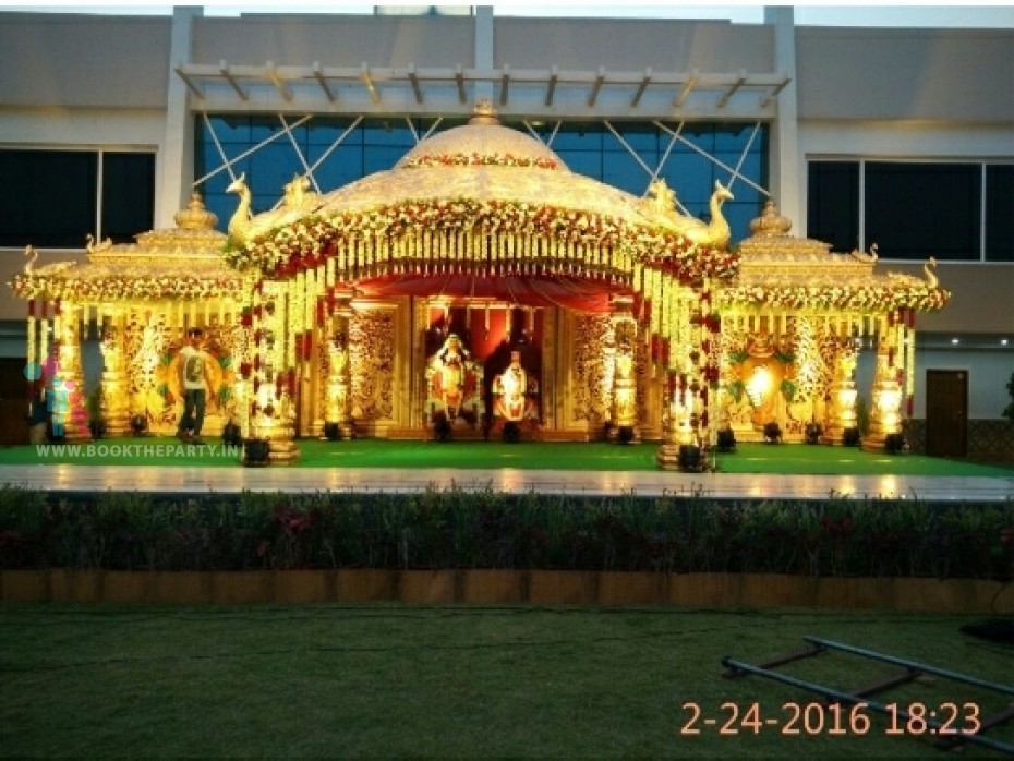 Round Mandapam with Peacock Design 