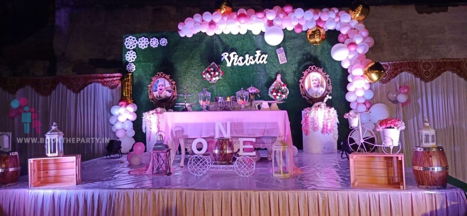 Artificial greenmat backdrop with photo frames