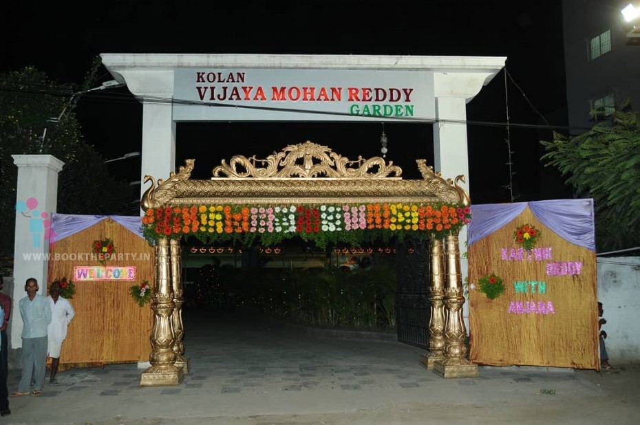 Round Mandapam with Lilies Hanging Theme 