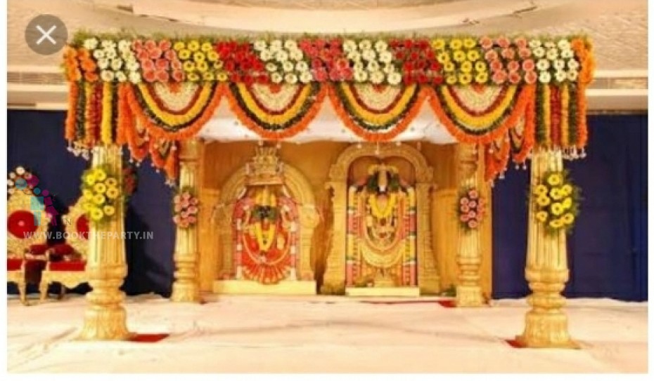 Square Mandapam with Gerbera Floral Decoration 