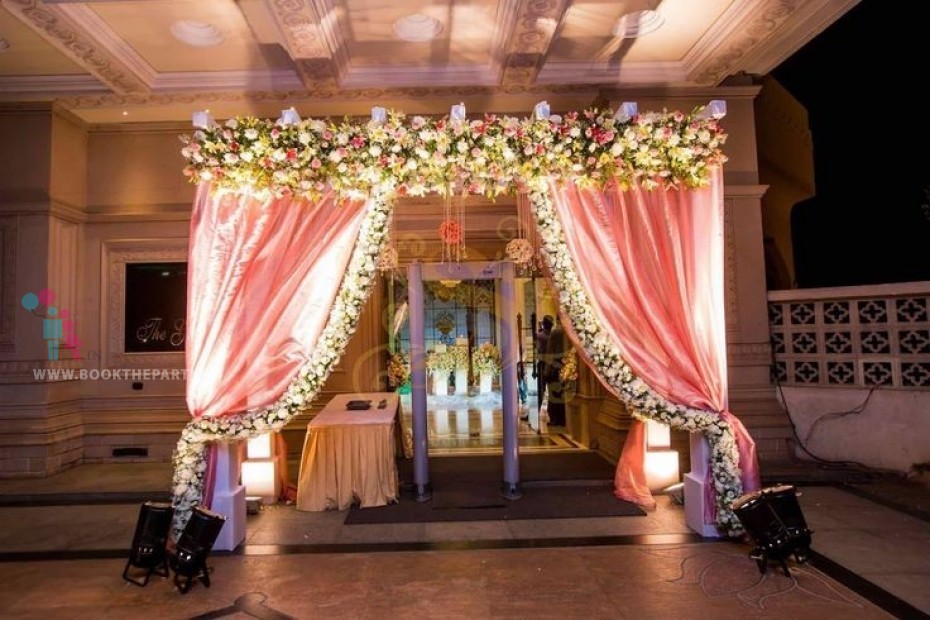 Flower Pasting with Hanging Props 