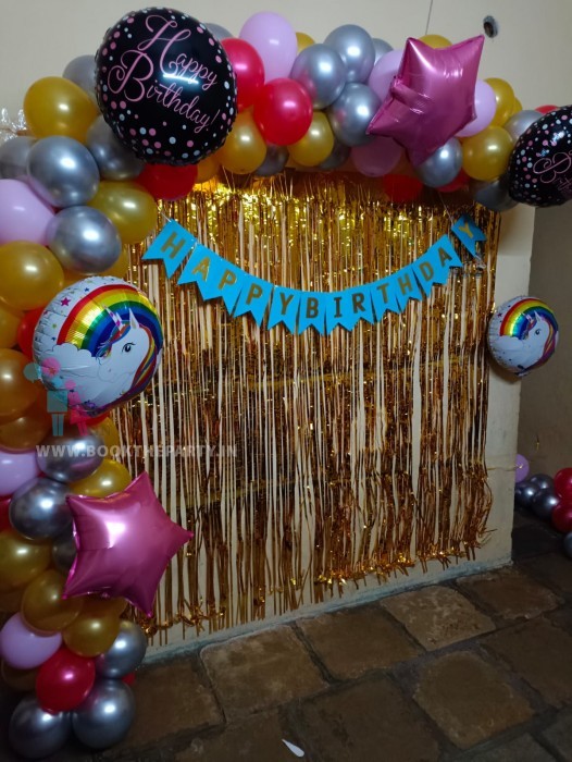 Colourfull balloons decor with streamers