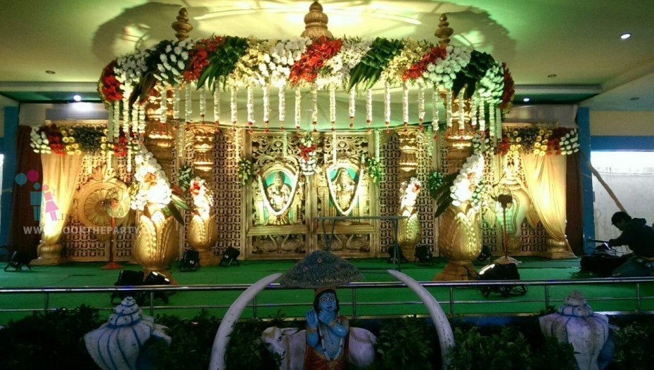 Round Mandapam with Kalsham 