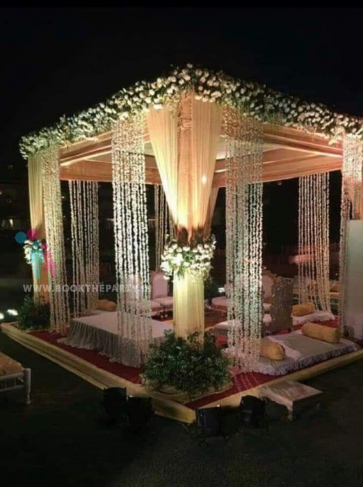 Box Mandapam with Kagada Flowers Hanging 