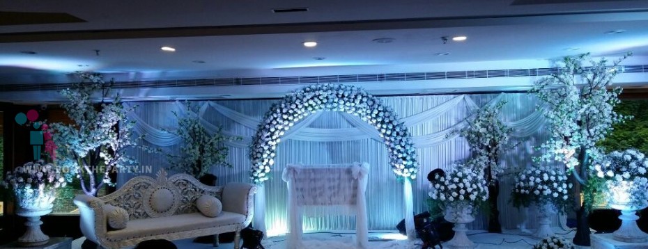 White Drapes With Floral Tree & Arch Theme 