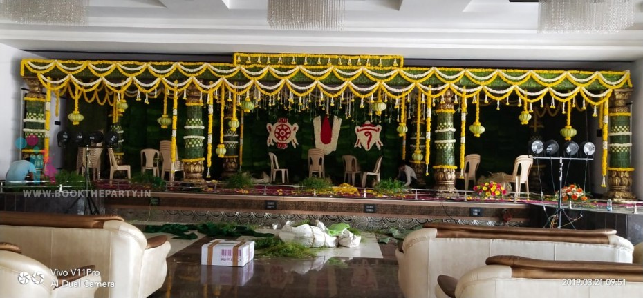 Marigold & Chamanthi Thoran with Coconut Mat Mandapam 