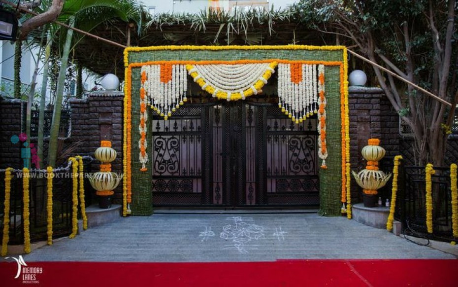 Box Mandapam with Coconut Mat and Lily Hangings 