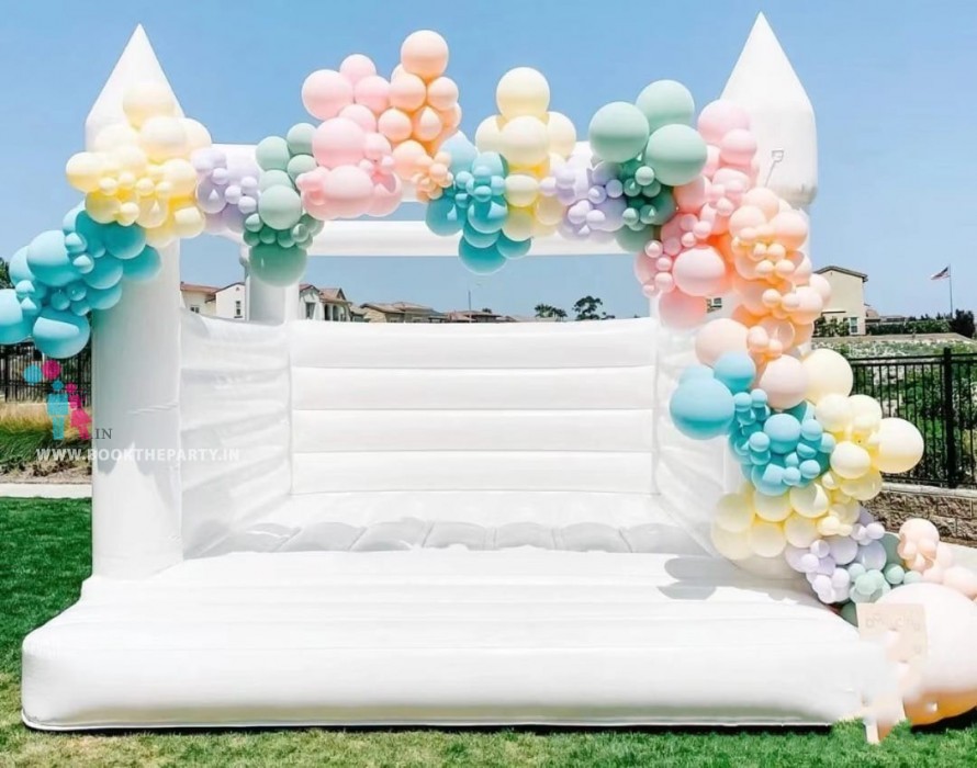 WHITE BoUNCY 12*14 ft