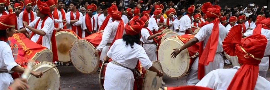 Nashik and Puneri Dhol Team of 30 players