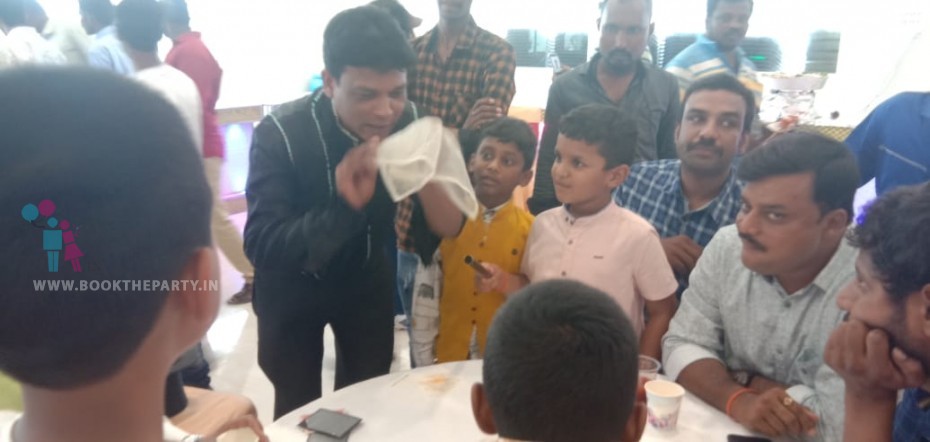 Magician Basha Close-Up Magic