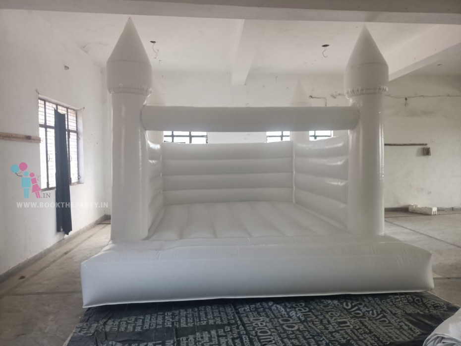 WHITE BoUNCY 12*14 ft