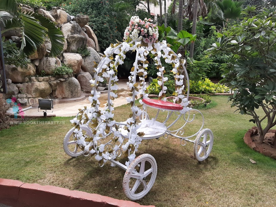 Chariot Entry with Artificial Creeper Decor 
