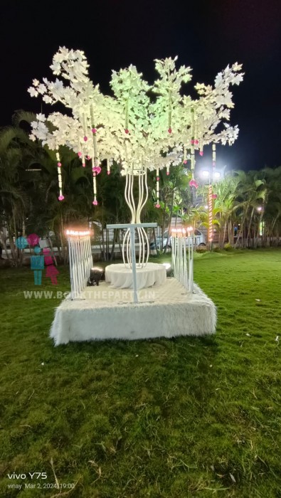 Rotating tree wedding entry concept vehcle