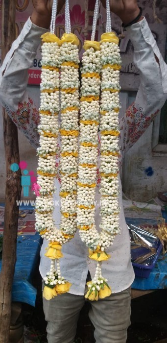 Yellow Rose Petals with Dagar Garland 