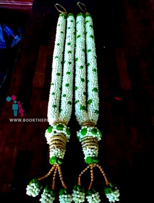 White Dagar Flowers with Green Daisies Garland