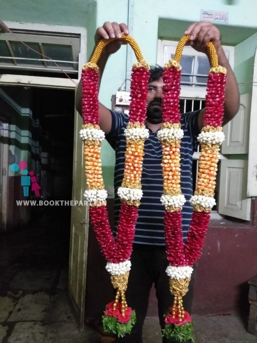 Red Rose Petals with Dagar Garland