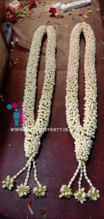 White Dagar Garland