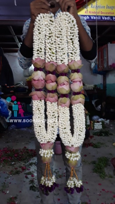 Dagar Flowers with Lotus Garland