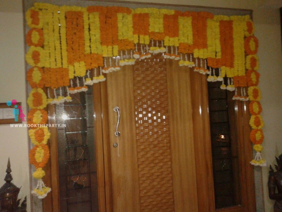 5 Feet Door with Orange and Yellow Banthi Flowers