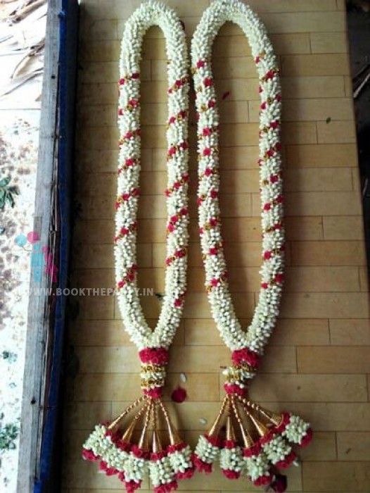 White Dagar Flowers with Red Rose Petals Spiral Garland