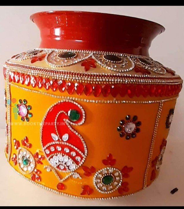 Ungurala Binda in Yellow Gold and Red with Beeds Design